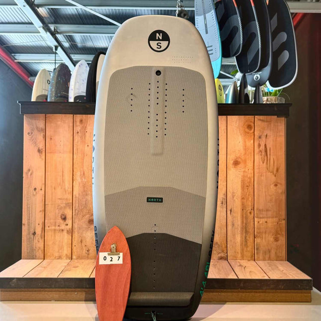 027. North Seek 4.4/48 L Wingfoilboard