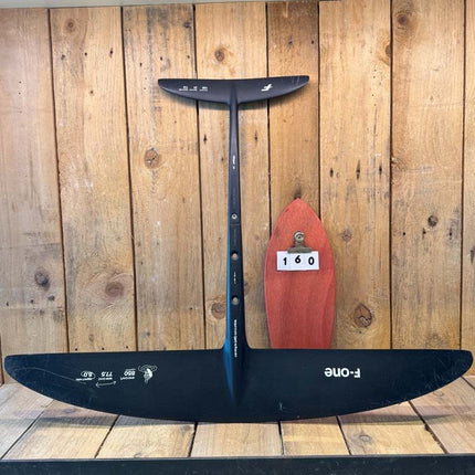 160. F-one SK8 V3 850 - XS Carving 138 HM Carbon