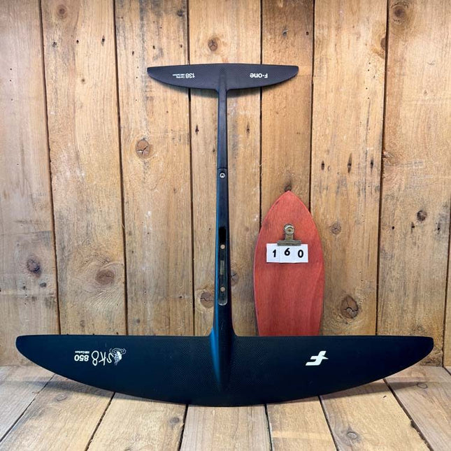 160. F-one SK8 V3 850 - XS Carving 138 HM Carbon