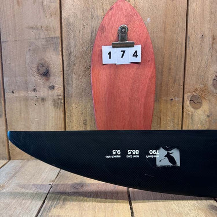 174. F-one Eagle 790 UHM - XS 158 Carving HM Carbon