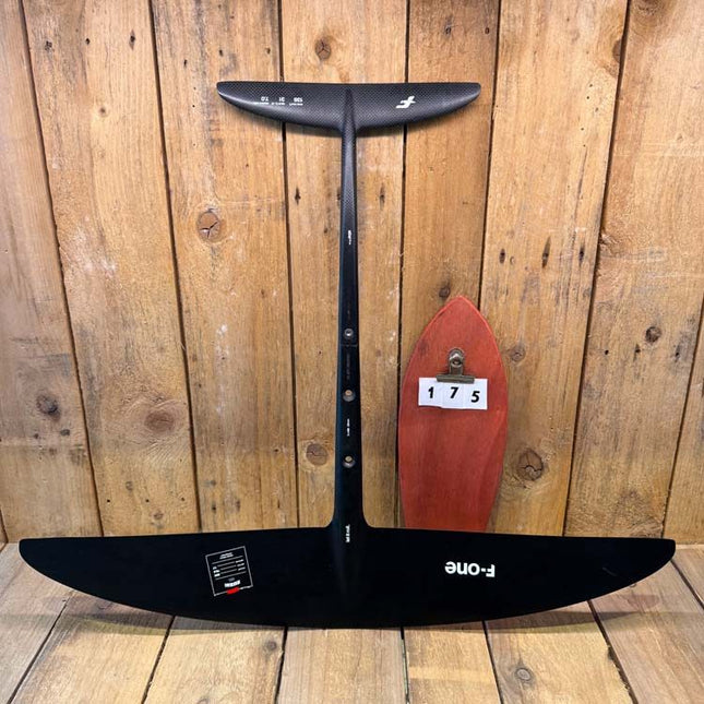 175. F-one Sushi 820 UHM - XS 138 Carving HM Carbon