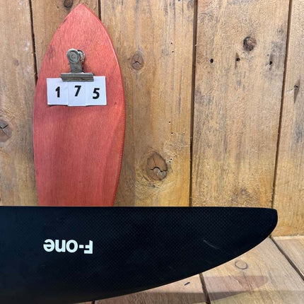 175. F-one Sushi 820 UHM - XS 138 Carving HM Carbon