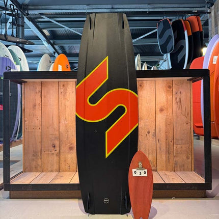 030. Slingshot ERA V2 136x41 Twintip