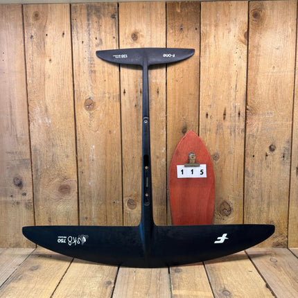115. F-one SK8 V3 750 - XS Carving 138 HM Carbon