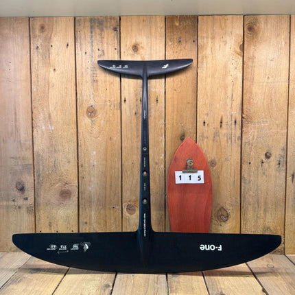 115. F-one SK8 V3 750 - XS Carving 138 HM Carbon