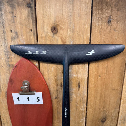 115. F-one SK8 V3 750 - XS Carving 138 HM Carbon