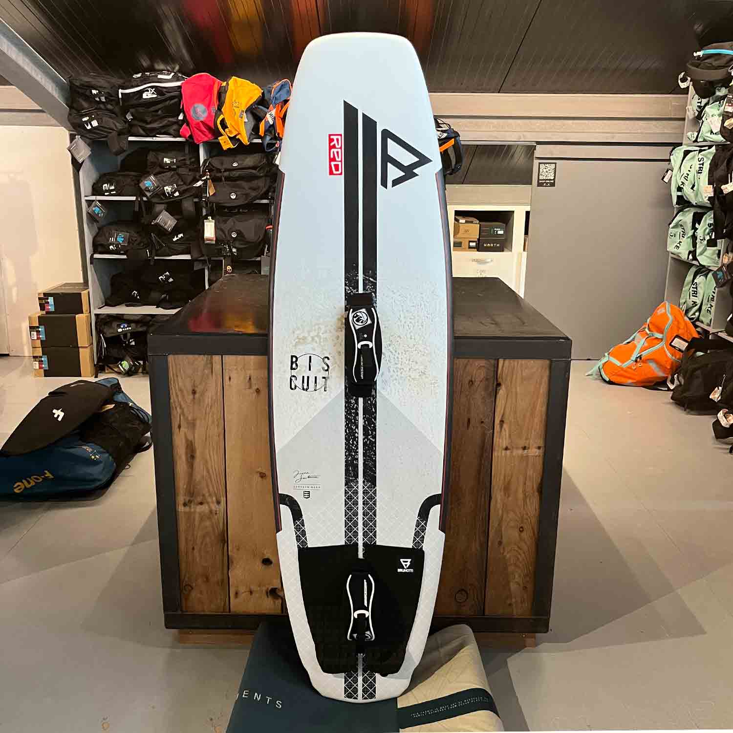 Brunotti Biscuit 2022 5 6 with boardbag and fins Natural High