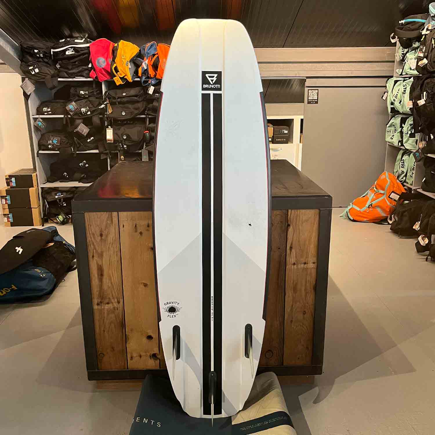 Brunotti Biscuit 2022 5 6 with boardbag and fins Natural High